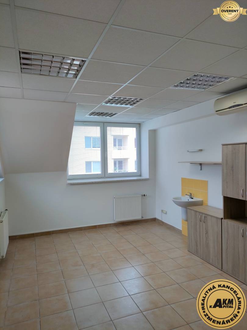 Kancelária na poschodí 1.jpg