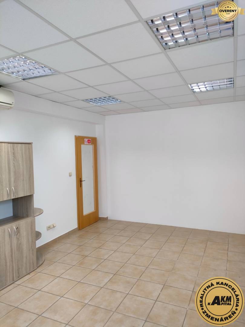 Kancelária na poschodí 3.jpg